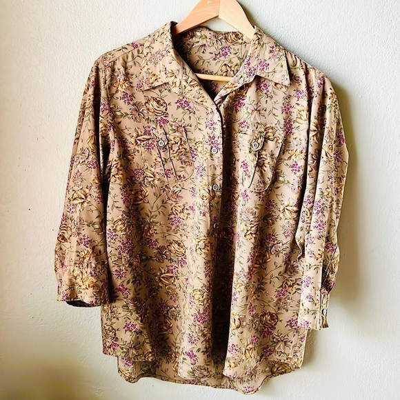 Vintage Tops - Vintage Floral Button Down Blouse